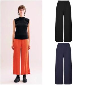 Straight Leg Pleated Pants in Dark Gray
